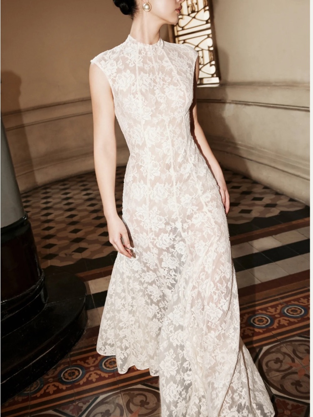 Huong Boutique Sloane Dress - Sleeveless Elegant Silhouette - Picture 2 of 7